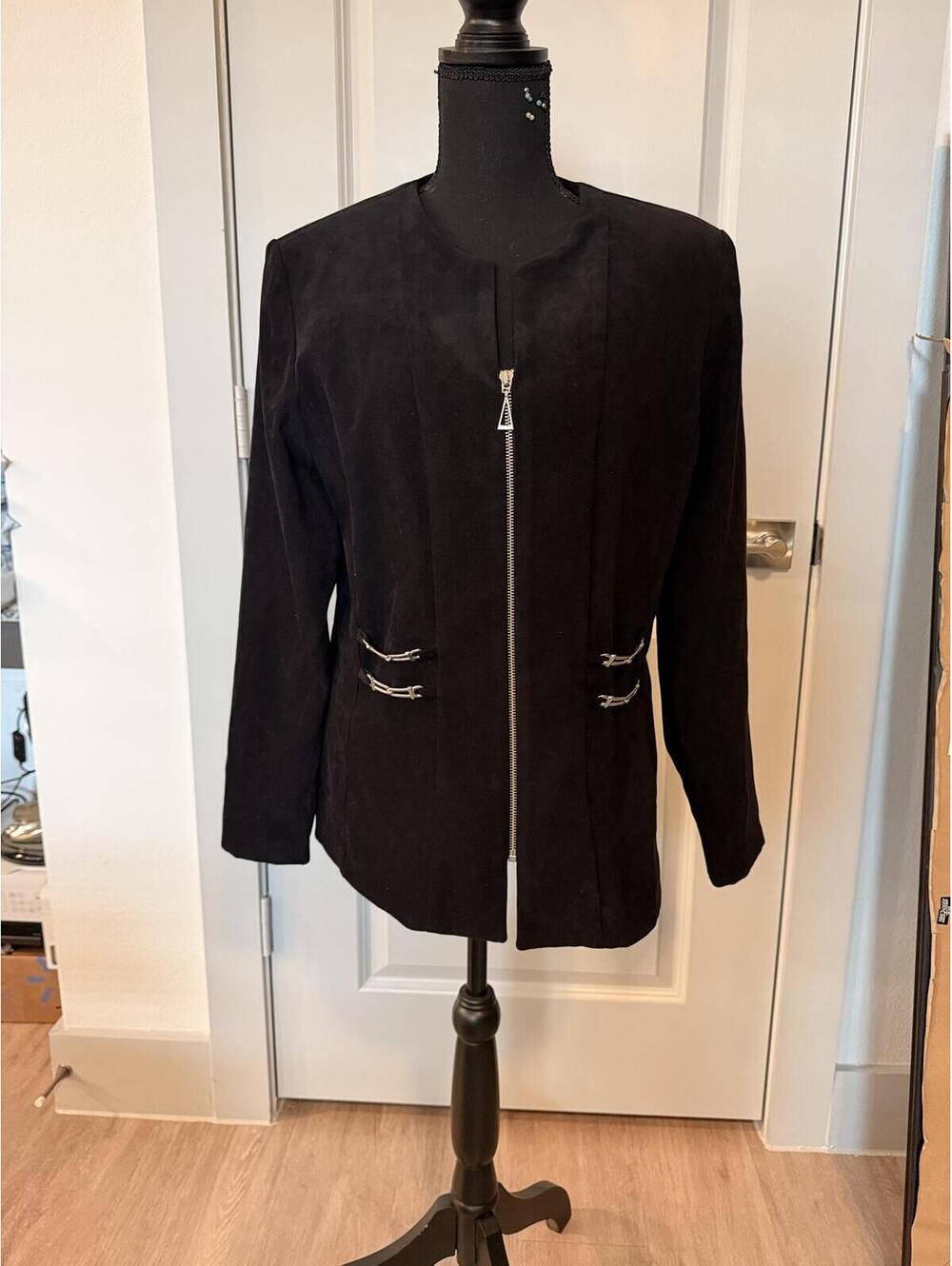 Black Long Sleeve Zip-Up Blazer with Silver Accent